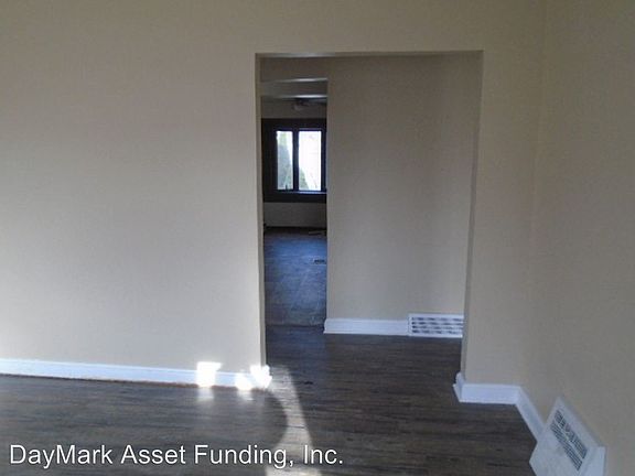 5th image of 608 Cambridge Ave