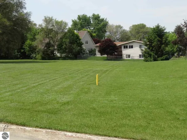 3 Patrick Ct, Mt Pleasant, MI 48858