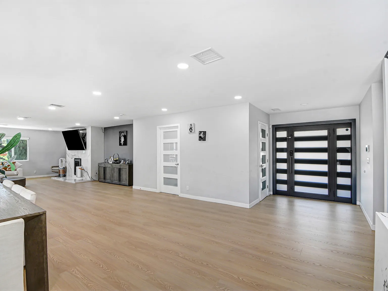 3 bed, 2506 sqft, $4,300 — Photo 3