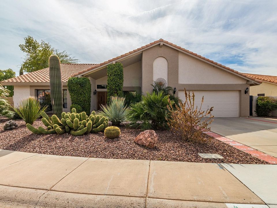 1st image of 3001 N Meadow Ln