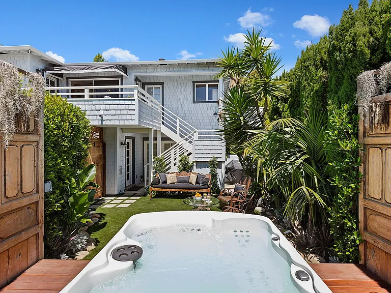 2404 Shelby St — Photo 6