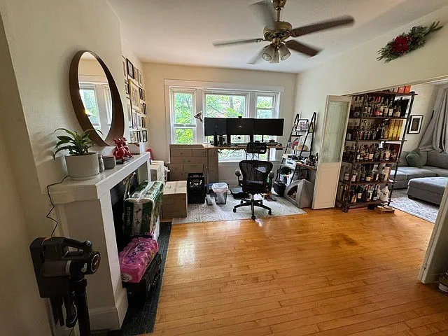 2 bed, 1000 sqft, $2,080 — Photo 2