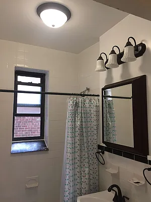 Rented by Metroline Realty | media 35