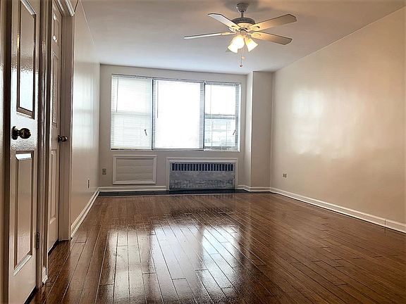 4th image of 16605 Hillside Ave