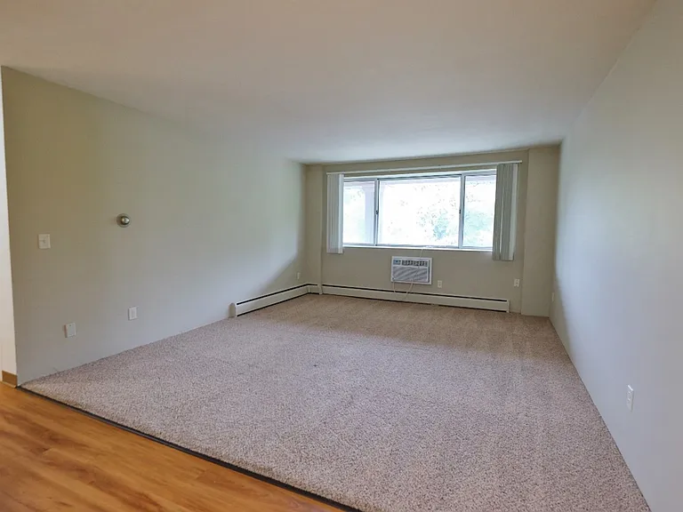 1776 St. Clair Ave — Photo 19