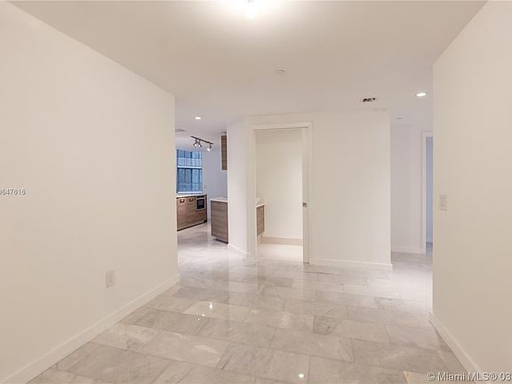 3rd image of 650 NE 32nd St Ste 39