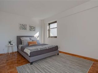 2120 33rd Ave #3C, Astoria, NY 11106