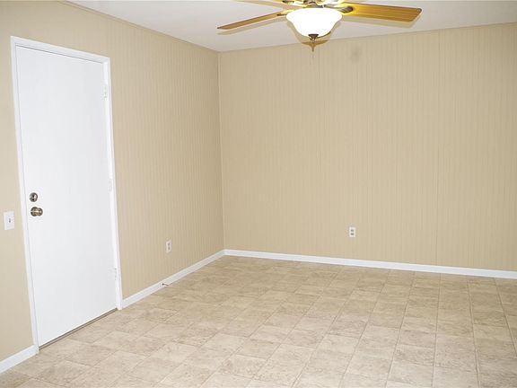 3rd image of 1015 Sherman Ln
