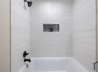 2610 University Pl NW #402, Washington, DC 20009