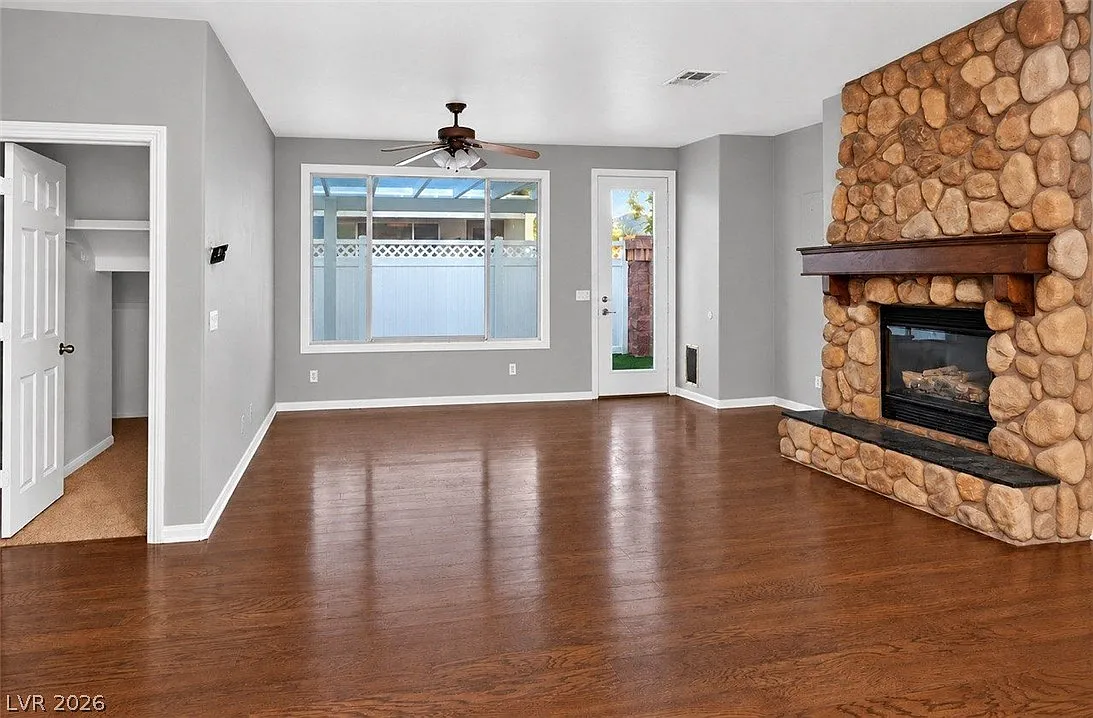 3 bed, 2.5 bath, 1897 sqft, $2,300 — Photo 4