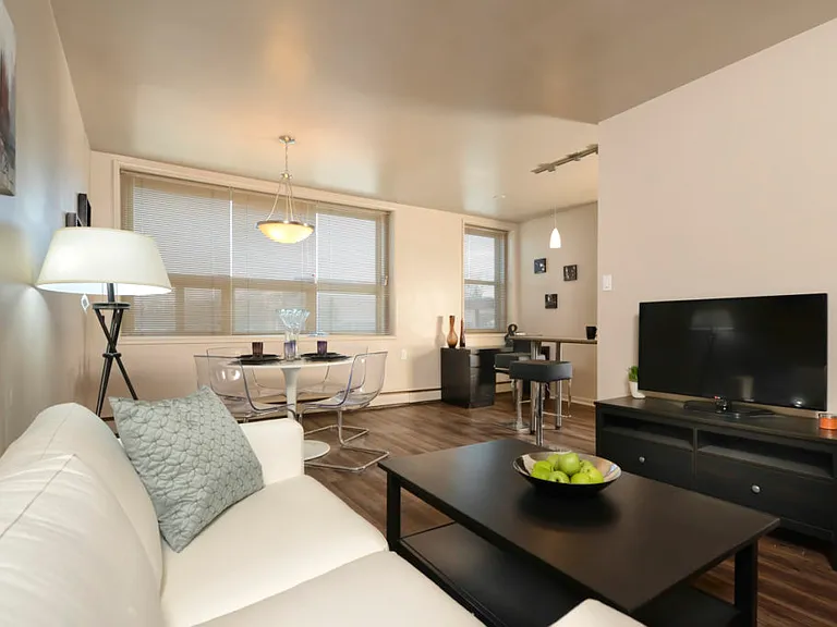 2415 Portage Ave — Photo 10