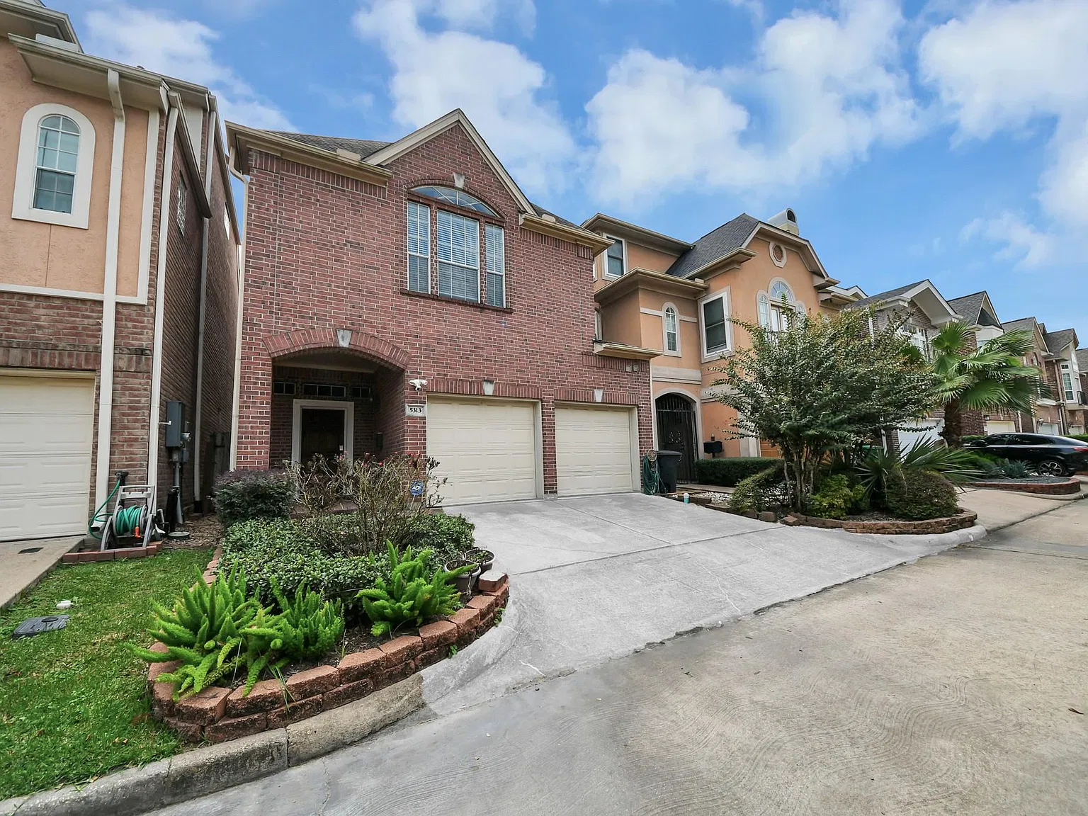 4 bed, 3.5 bath, 3106 sqft, $6,000 — Photo 2