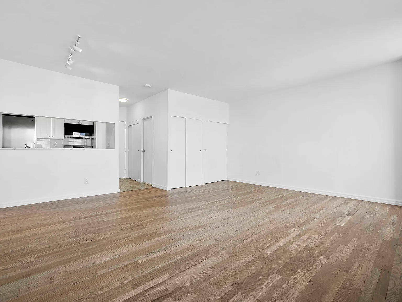 350 West 14th Street — Photo 2
