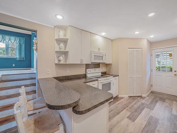 5th image of 18 E Bay Drive