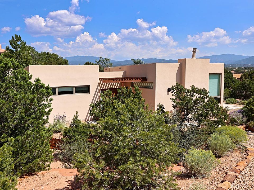 1st image of 1016B Calle Dorthia