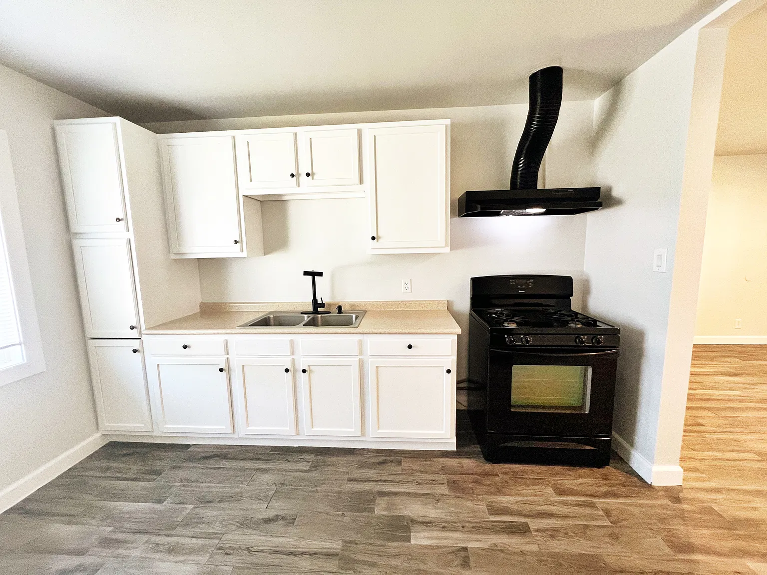2 bed, 750 sqft, $2,550 — Photo 3