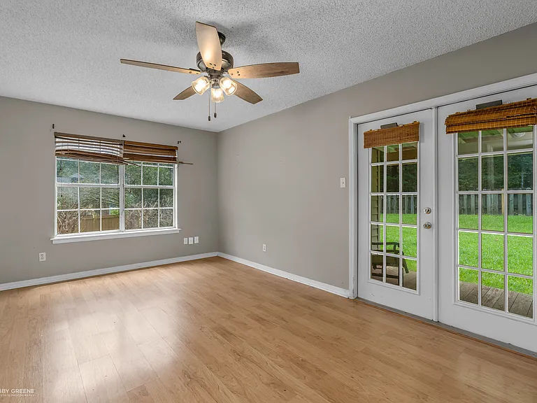 921 Pennington Ln — Photo 15