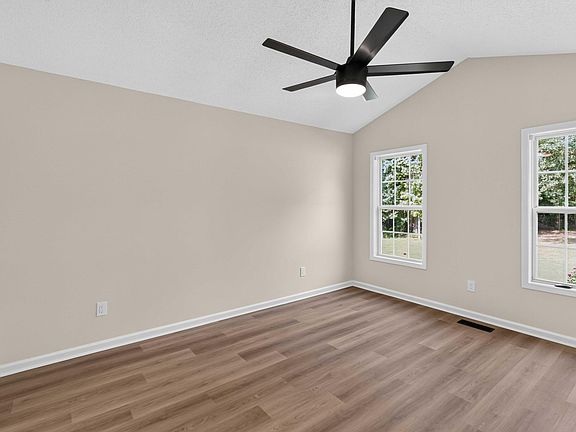 5th image of 318 Davis Farm Dr