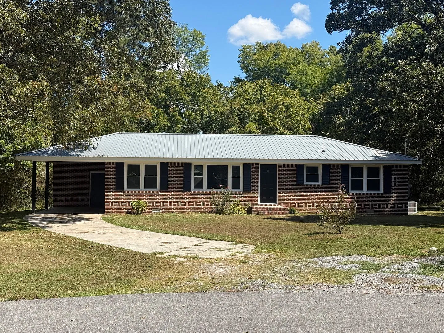 4 Bedrooms, 2 Bathrooms - Home In Armuchee! **Newly Remodeled — Photo 1