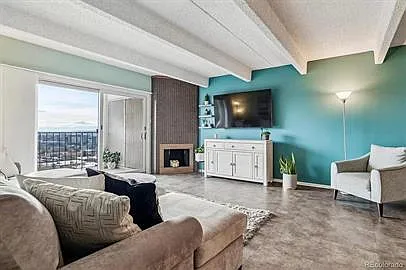 2 bed, 2.0 bath, 1067 sqft, $2,375 — Photo 2