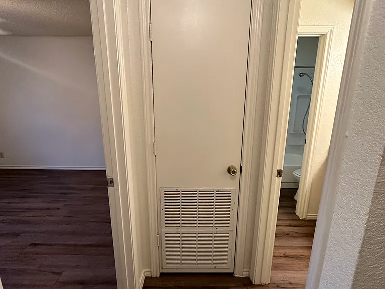 924 W Chestnut St #6 — Photo 10