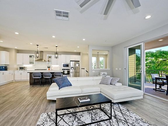 4th image of 16242 Camden Cir