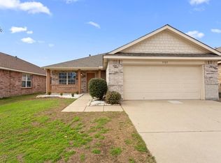 5725 Country Valley Ln, Fort Worth, TX 76179