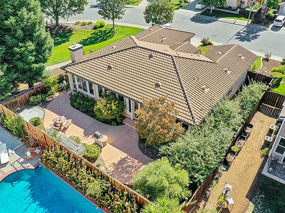 4th image of 387 Denali Dr