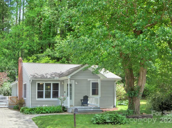 304 White Pine Dr, Hendersonville, NC 28739