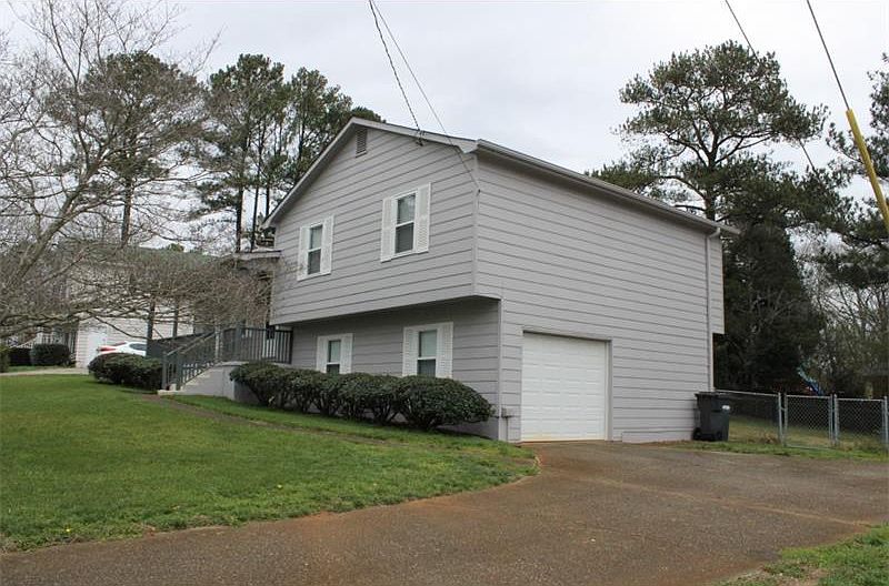 1st image of 3019 Courtney Dr SW