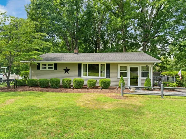 1123 Silverbush St, Bedford, VA 24523