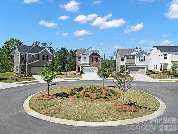 5th image of 652 Citriadora St