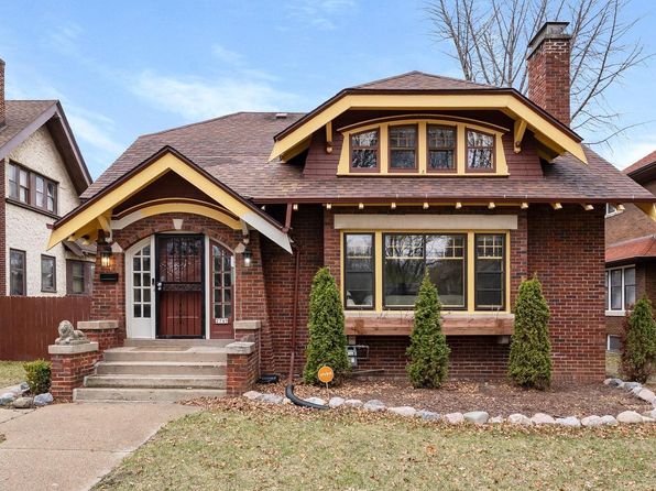 2749 North Grant BOULEVARD, Milwaukee, WI 53210
