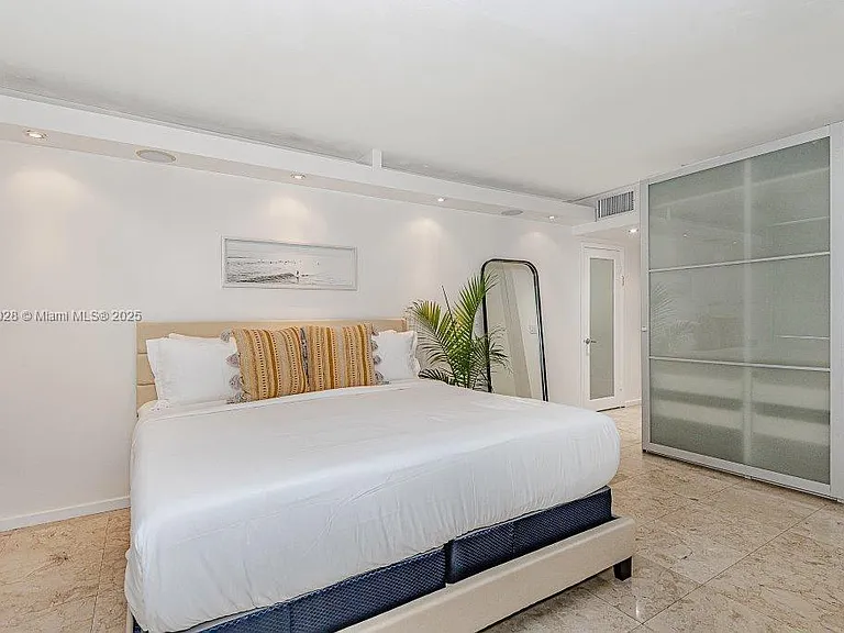 2301 Collins Ave #705 — Photo 13