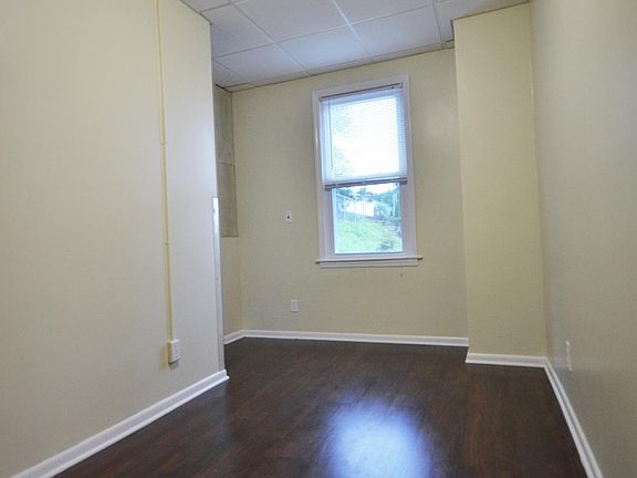 5th image of 213 Woodland Ave #2