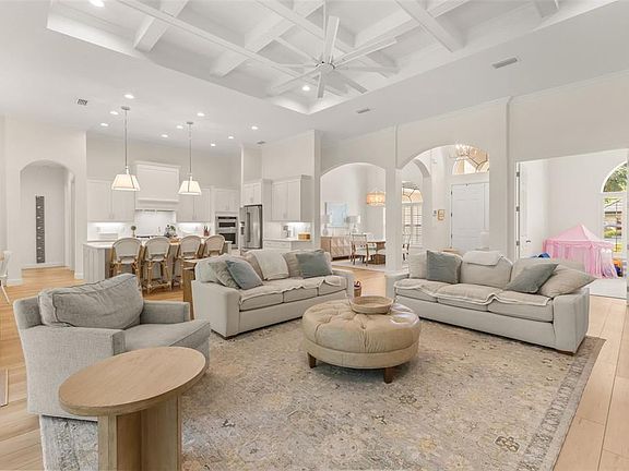 5th image of 9609 SAN FERNANDO COURT