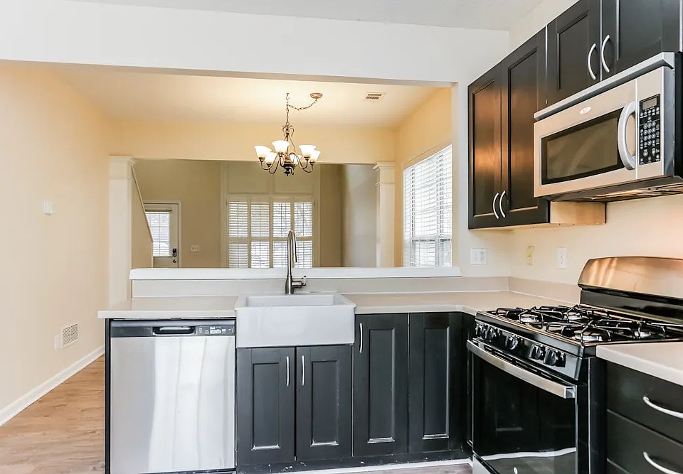 1st image of 1625 Heyford Cir NW