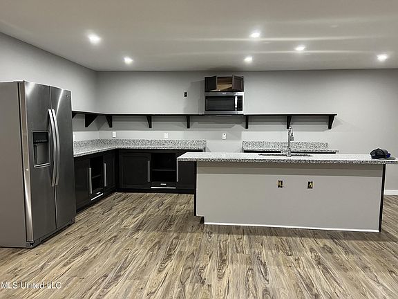 5th image of 2112 Woodside Dr