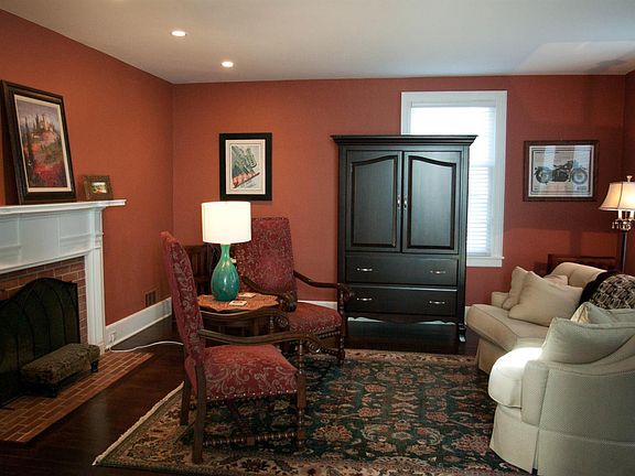 3rd image of 74 Fair St