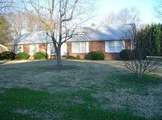 1242 Kensington Dr, High Point, NC 27262