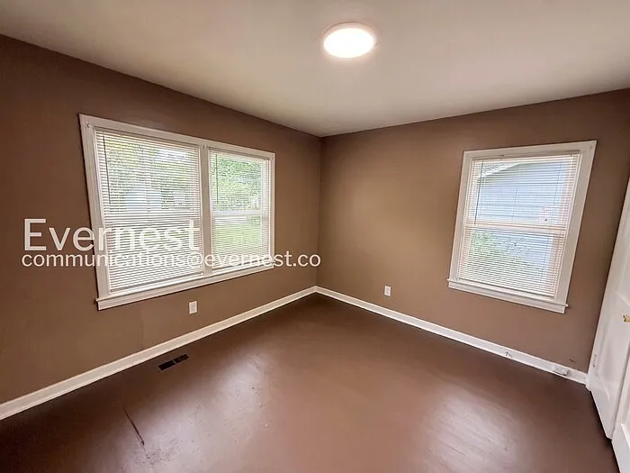 1412 Woodward Rd — Photo 11