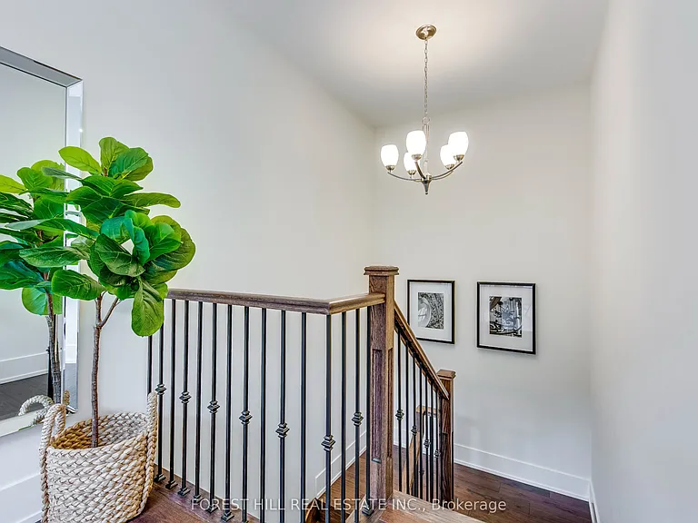 727 Ebony Ave — Photo 9
