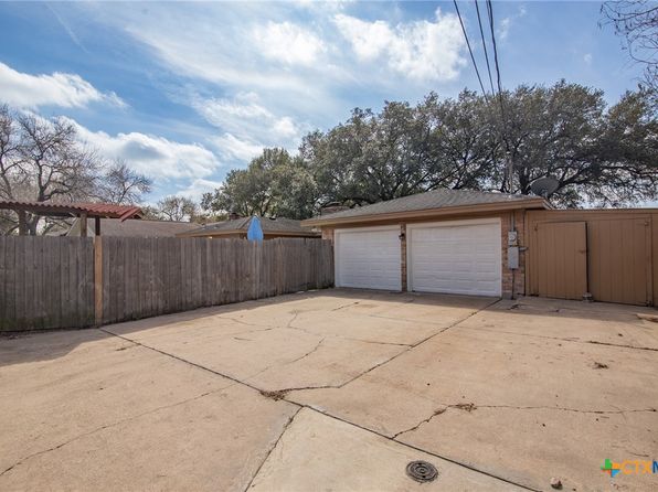 116 Guinevere St, Victoria, TX 77904