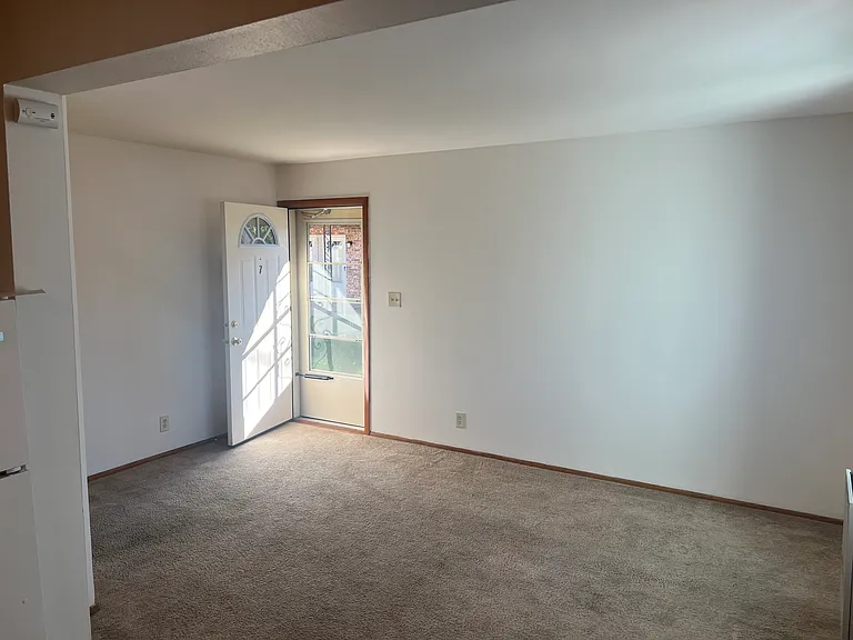 13-1201 E Norwich Ave — Photo 6