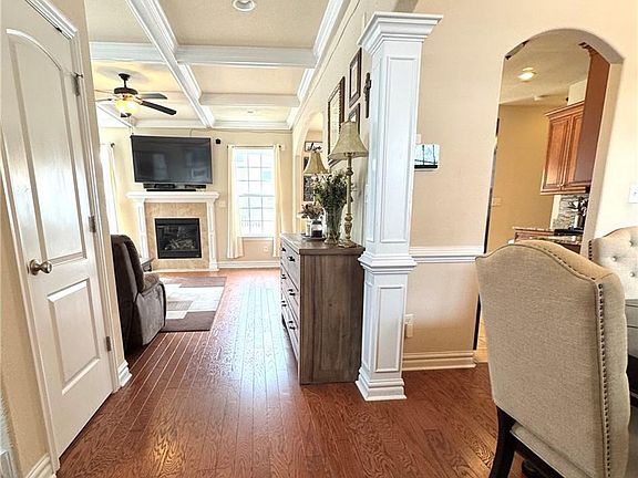 4th image of 1203 Bonnie View Arch