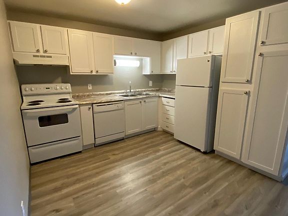 3rd image of 621 I St NE #12