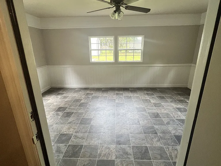 1103 Hickory St — Photo 15