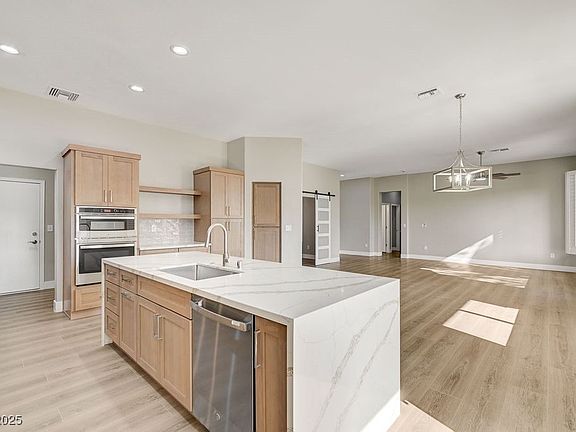 3rd image of 9937 Villa Ridge Dr