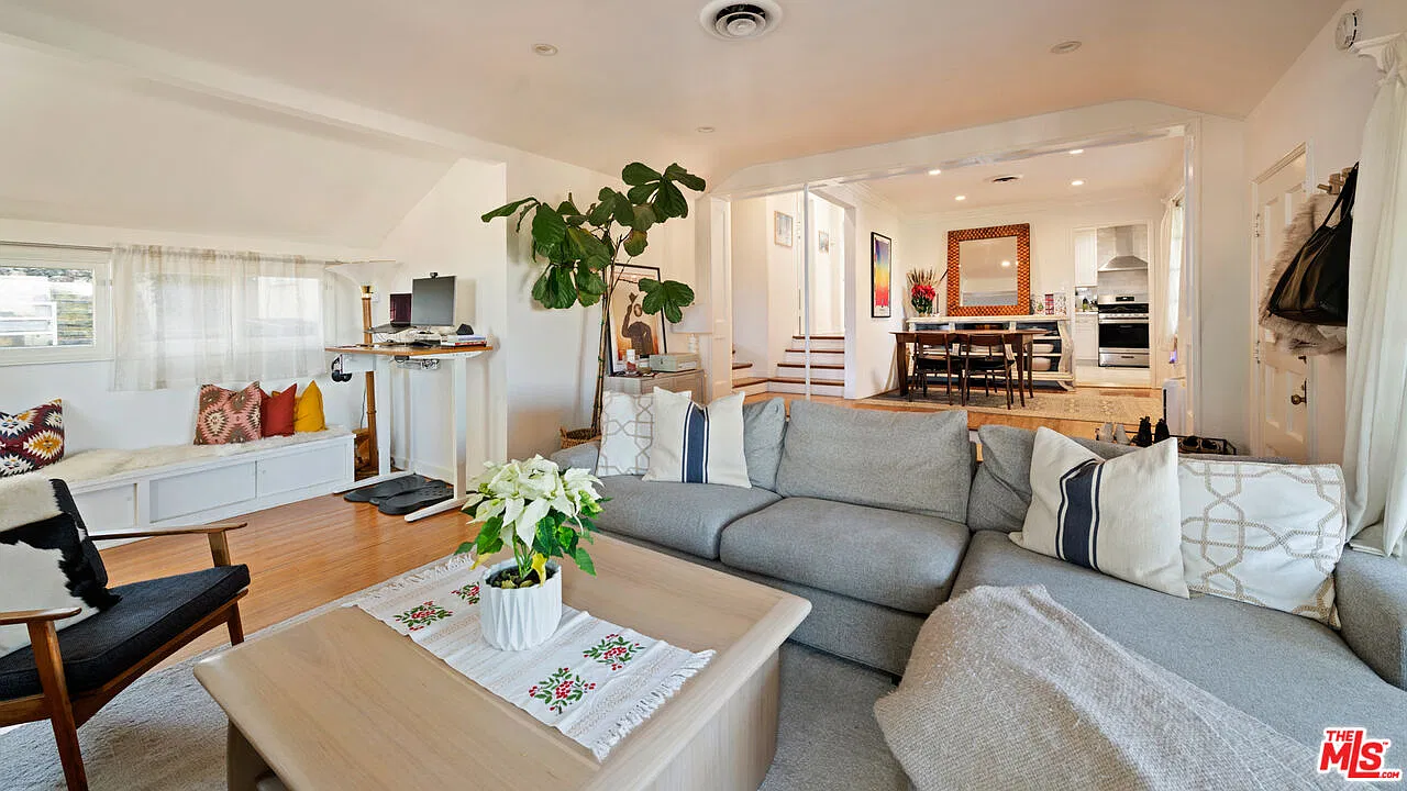 2 bed, 2.0 bath, 1349 sqft, $6,300 — Photo 4