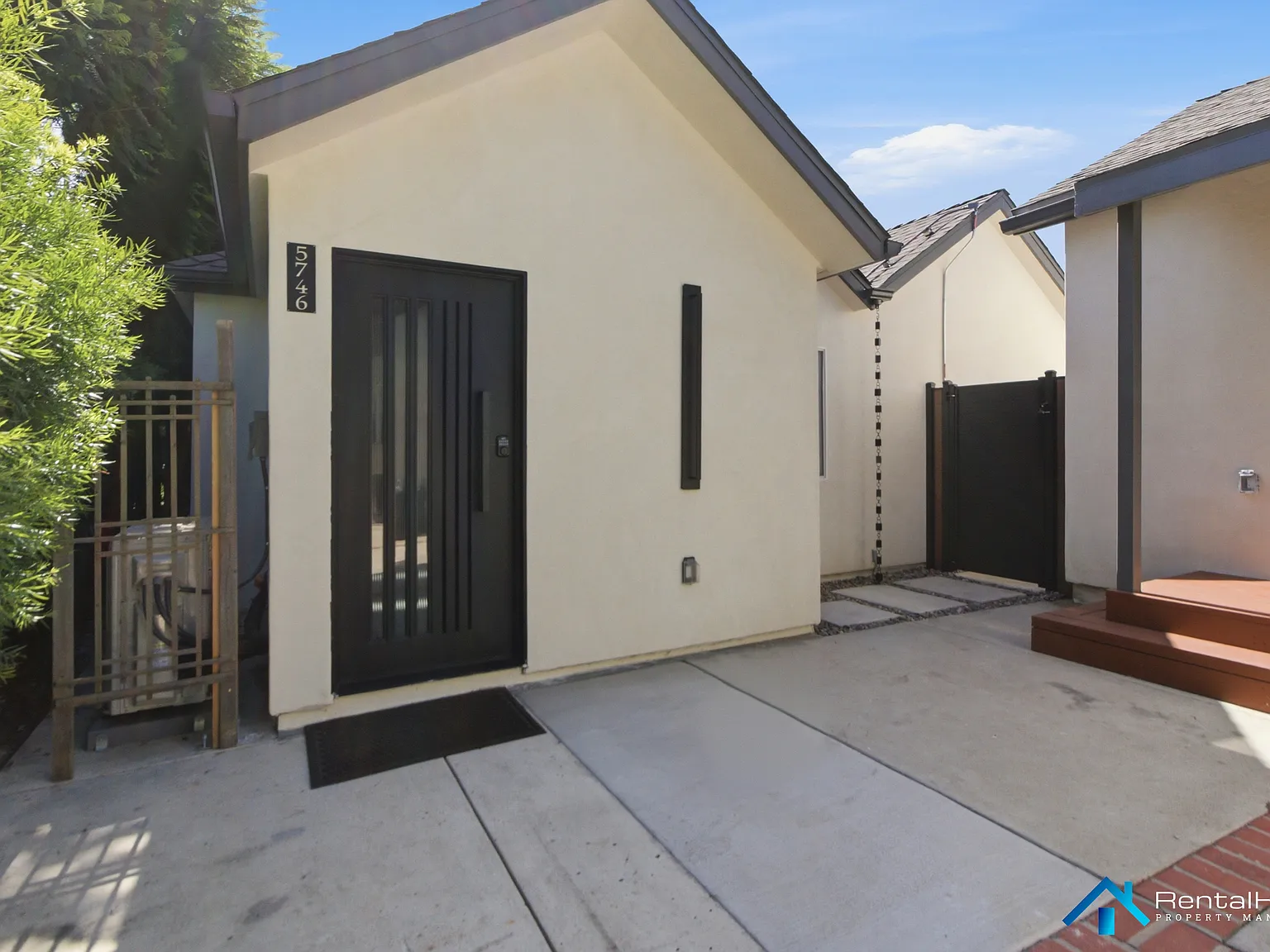 2 bed, 800 sqft, $3,745 — Photo 1